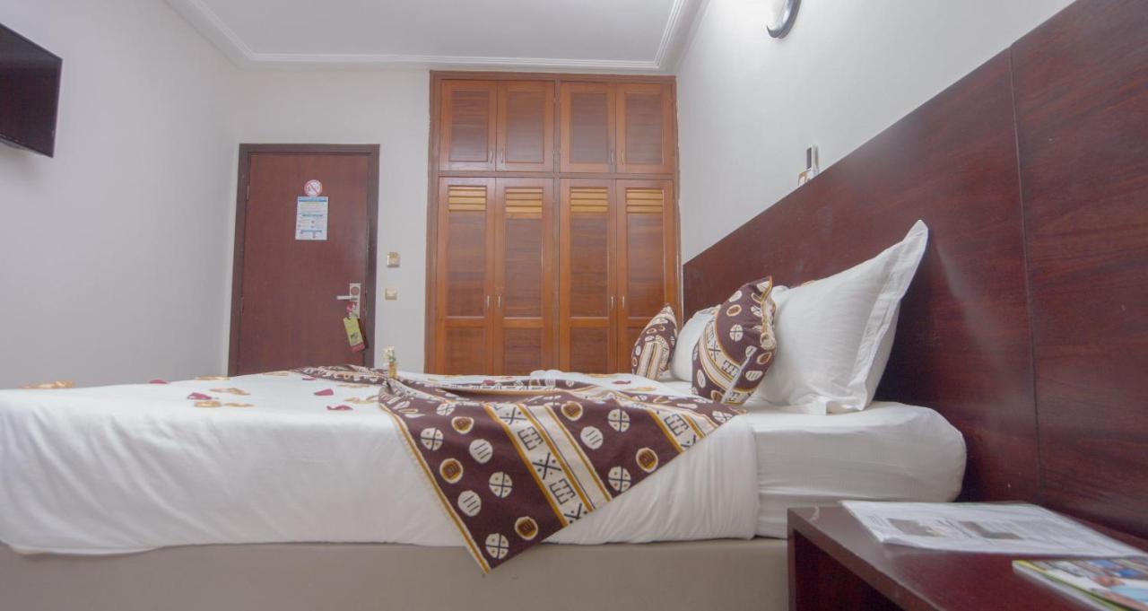 Hotel La Rose Blanche Abidjan Kültér fotó