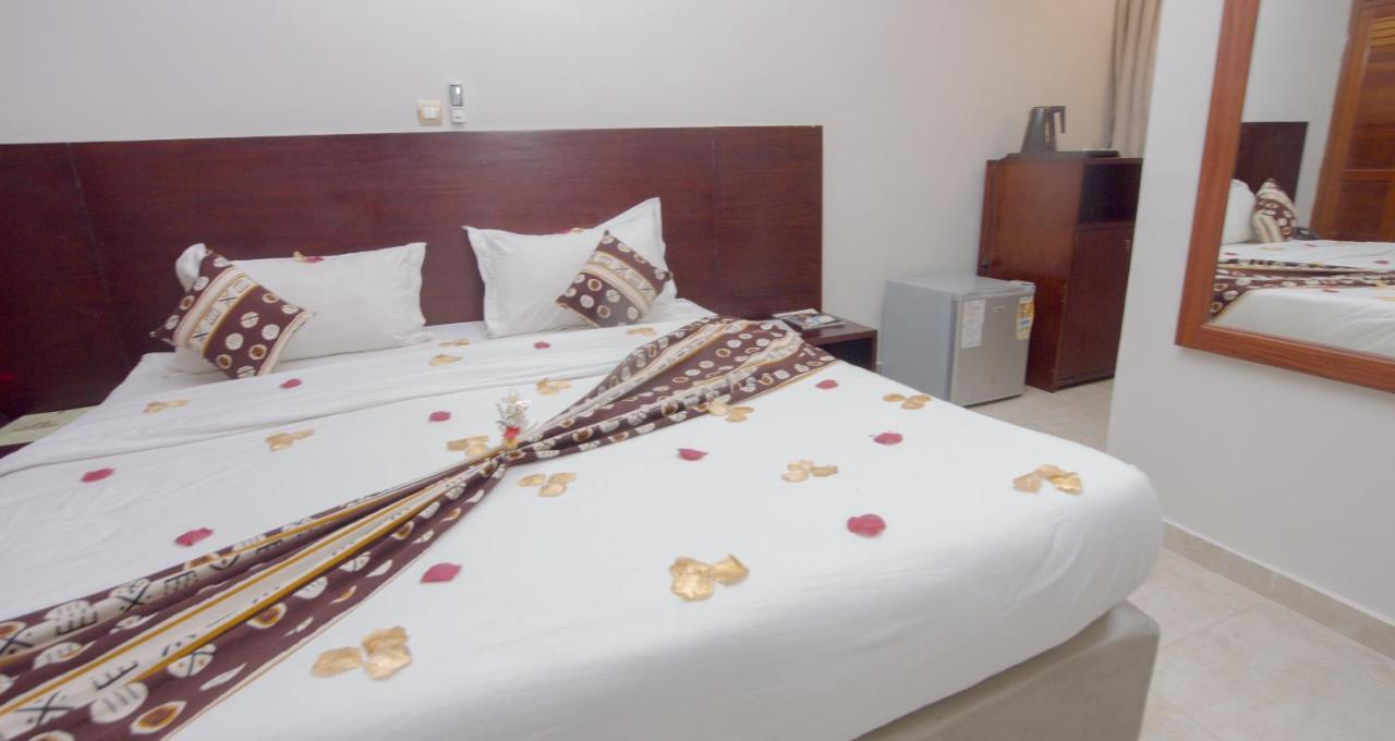 Hotel La Rose Blanche Abidjan Kültér fotó