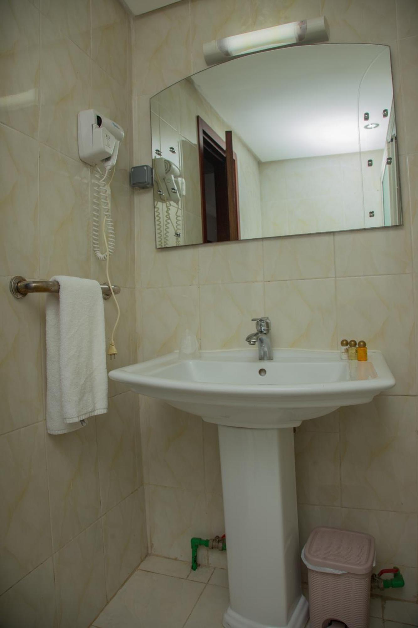 Hotel La Rose Blanche Abidjan Kültér fotó