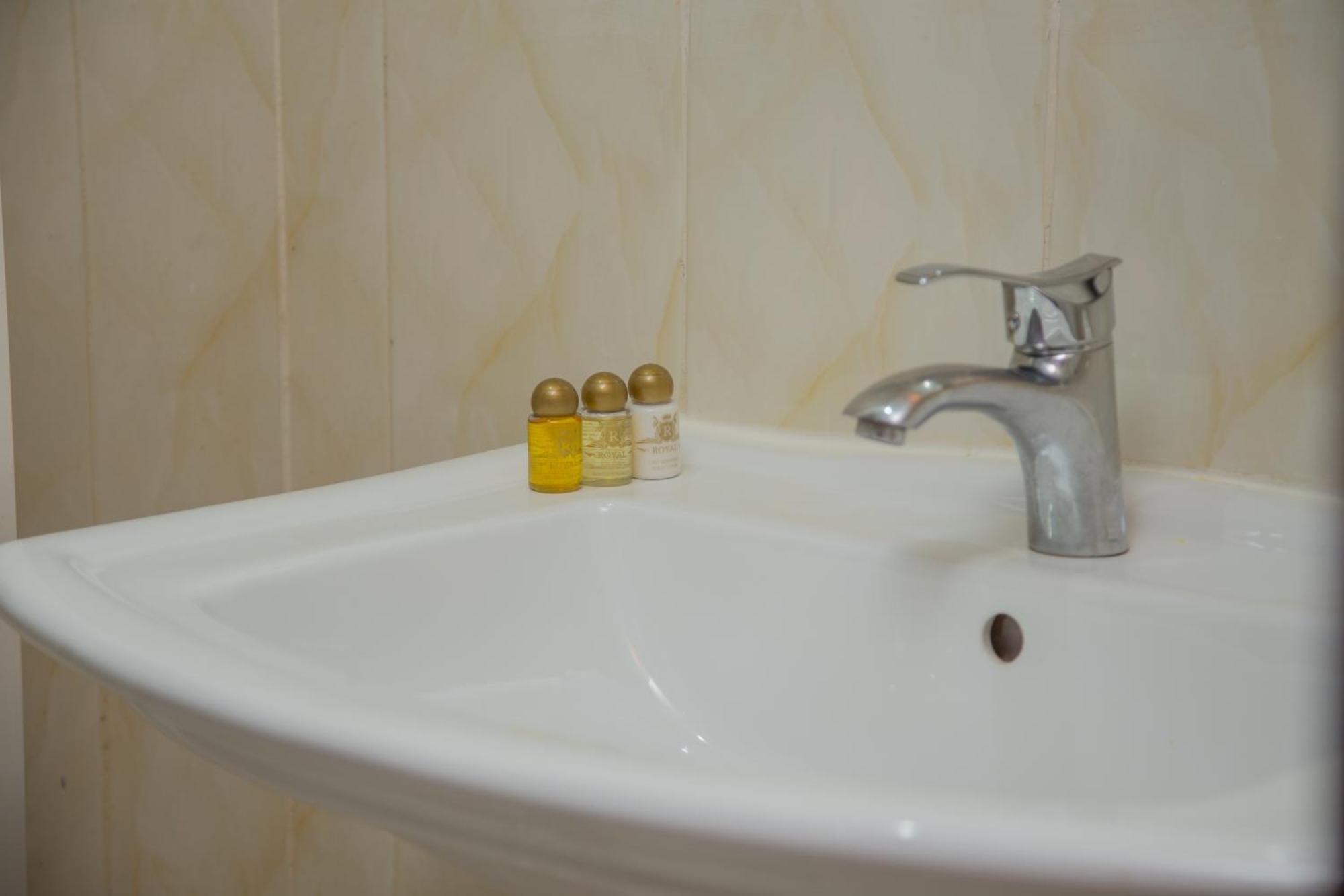 Hotel La Rose Blanche Abidjan Kültér fotó